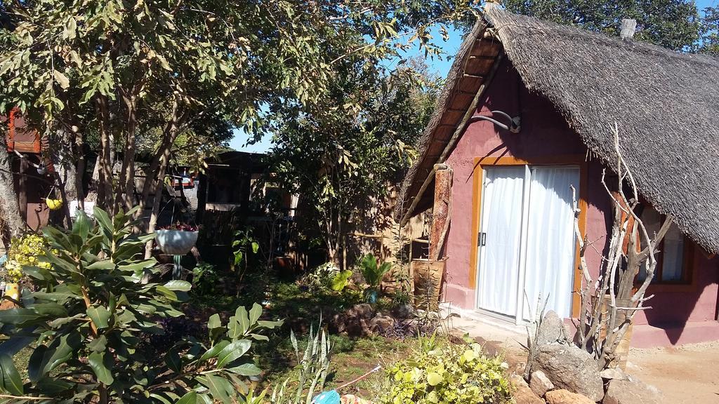 Elephant Trail Guesthouse And Backpackers Kasane Dış mekan fotoğraf