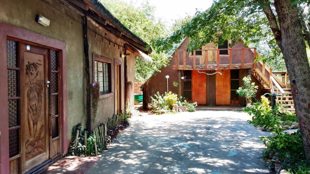 Elephant Trail Guesthouse And Backpackers Kasane Dış mekan fotoğraf